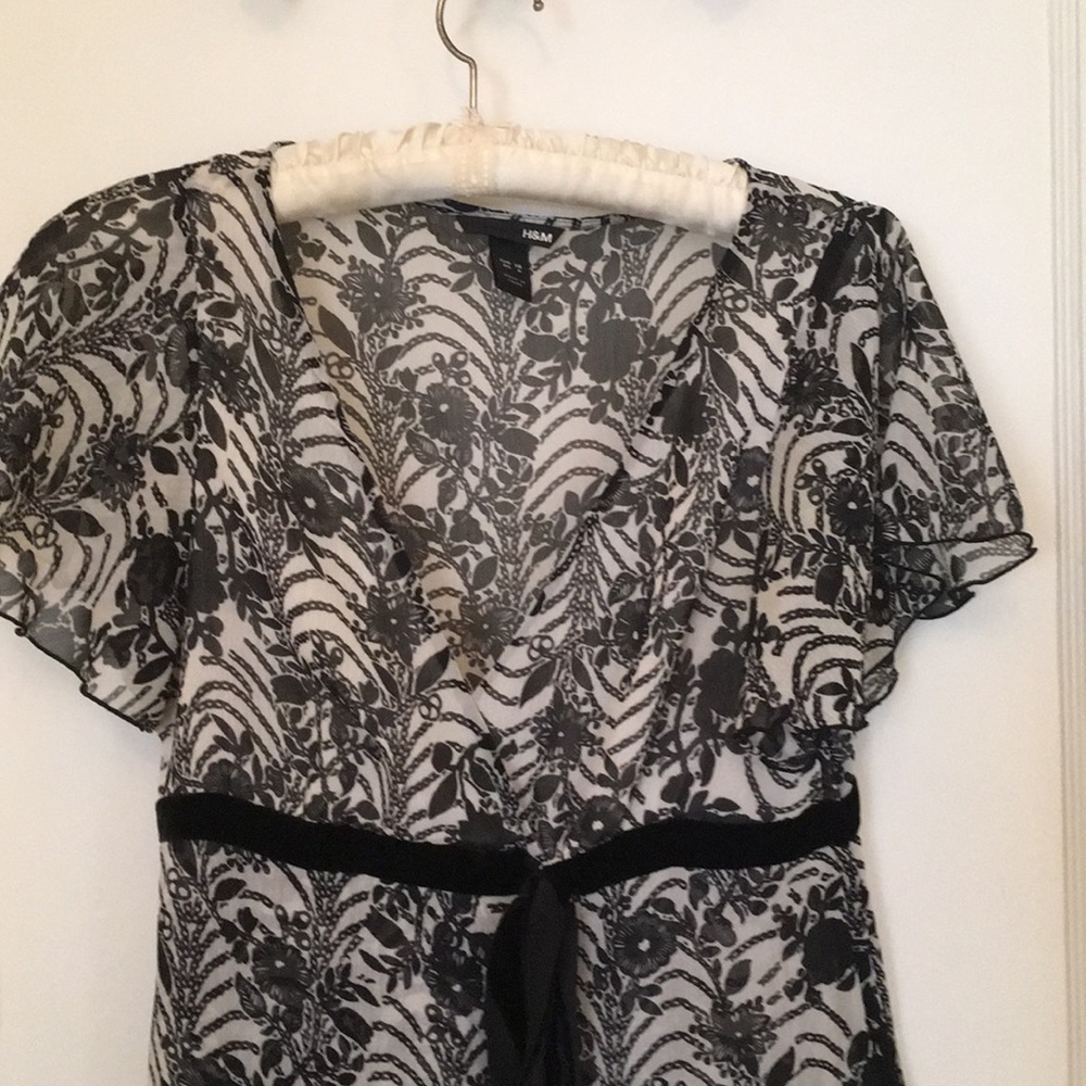 H&M blouse - Picture 2 of 6